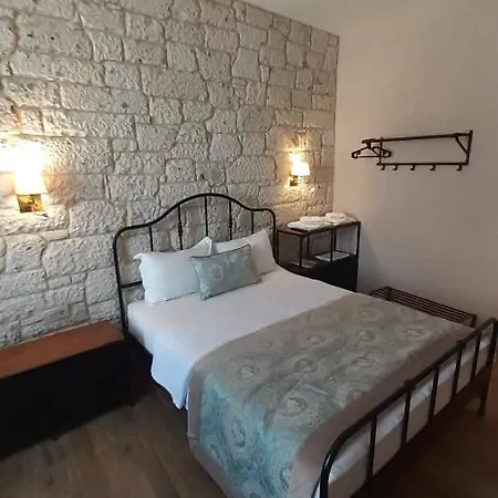 Demir Konak * Çeşme